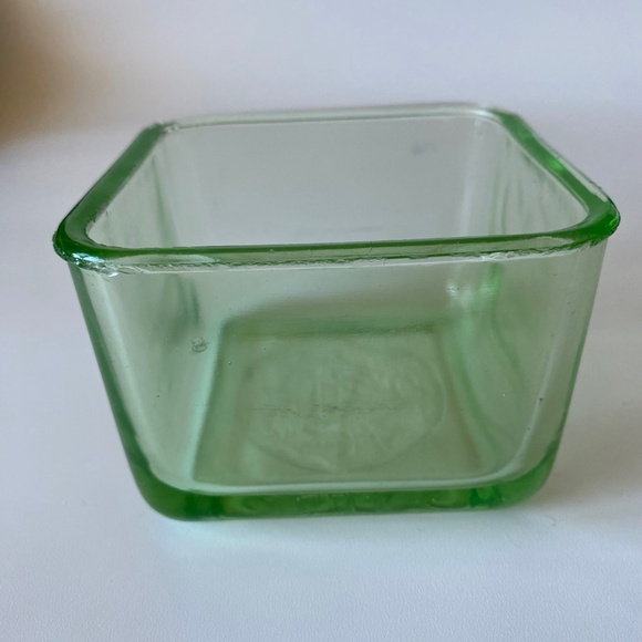 Vintage Uranium Glass Fridge Dish: Green Glass, Glowing - Picture 6 of 11